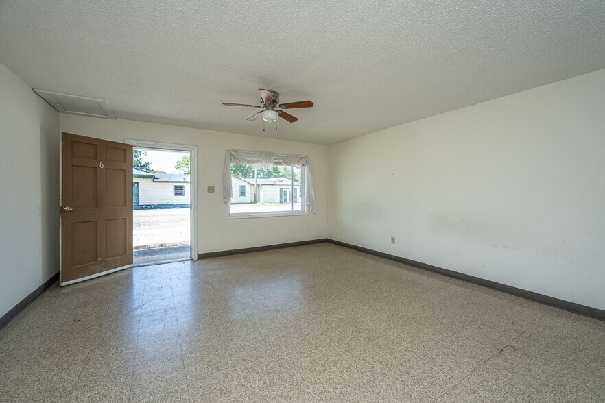 More Photos Of 1058 Edgewater Rd, Pineville Hotel For Sale