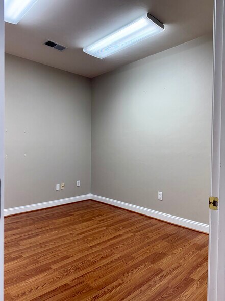 More Photos Of 2758 Electric Rd, Roanoke Medical For Lease