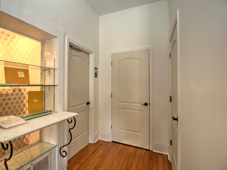 More Photos Of 944 E Silver Springs Blvd, Ocala Office For Sale