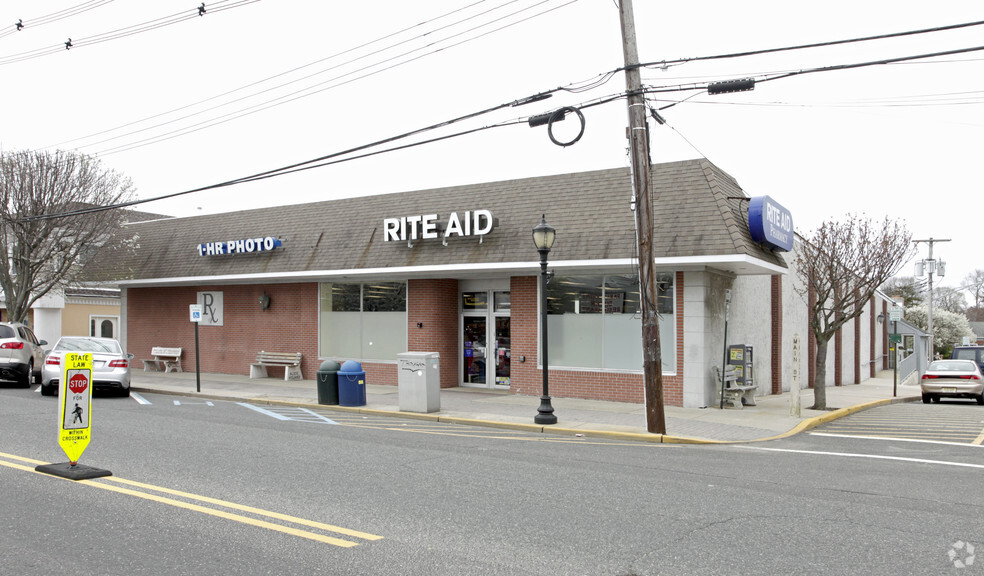 Primary Photo Of 149 Main St, Manasquan Drugstore For Lease