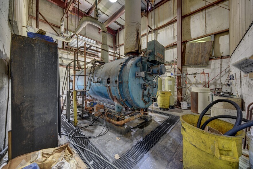 More Photos Of 1901 Longwood Dr, Brenham Manufacturing For Sale