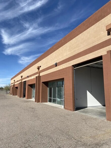 More Photos Of 300 N Pasadena St, Gilbert Warehouse For Lease