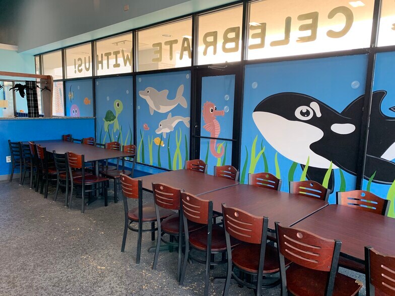 More Photos Of 90 W Maple Rd, Troy Restaurant For Lease