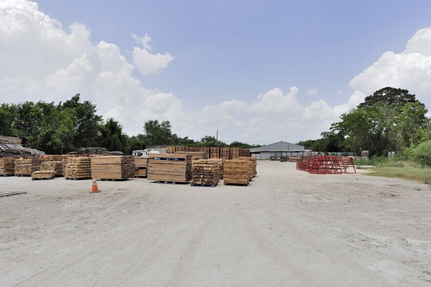 More Photos Of 903 Steele Rd, Highlands Warehouse For Sale