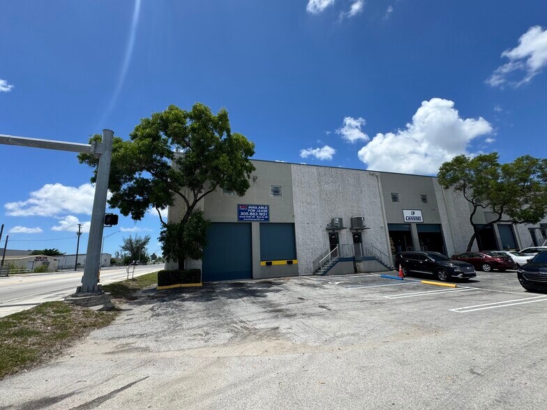More Photos Of 8700-8796 NW 100th St, Medley Warehouse For Lease