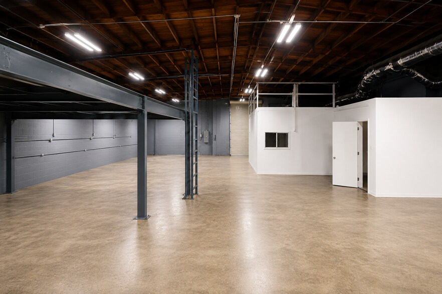 More Photos Of 15151 Prairie Ave, Lawndale Warehouse For Sale