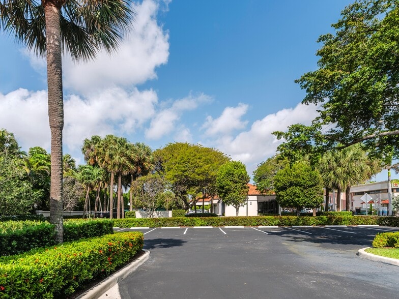 More Photos Of 880 E Palmetto Park Rd, Boca Raton Storefront Retail Office For Sale