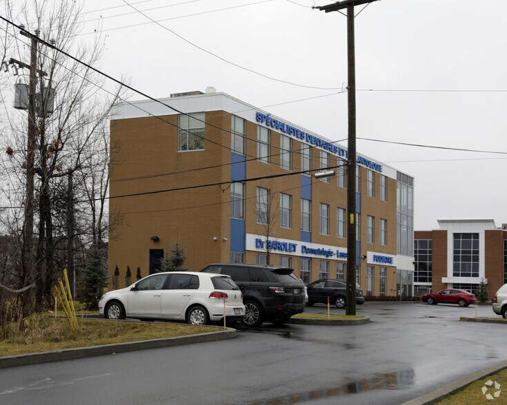 More Photos Of 3333 Av 100e, Laval Medical For Lease