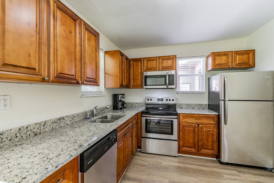 More Photos Of 2706 Stallone Dr, Tampa Office Residential For Lease