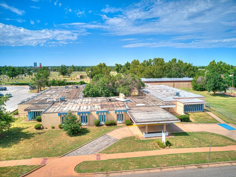 More Photos Of 901 NW 25th St, Oklahoma City Healthcare For Sale