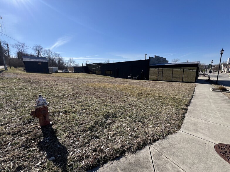 More Photos Of 465 E Main St, Batavia Warehouse For Sale