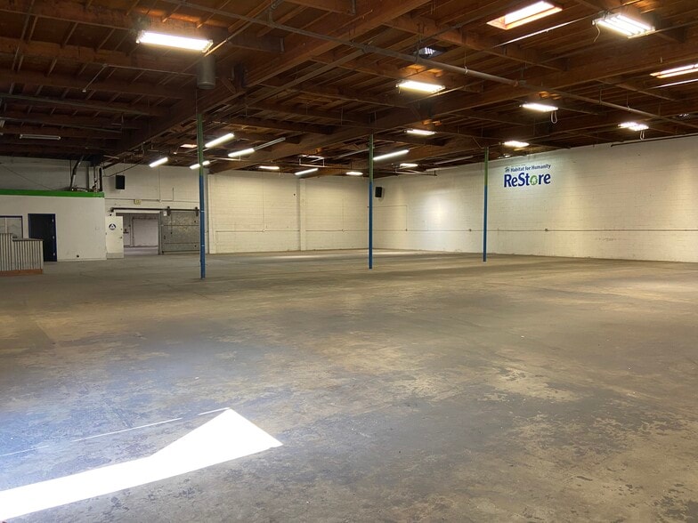 More Photos Of 400-410 S Irwindale Ave, Azusa Warehouse For Lease