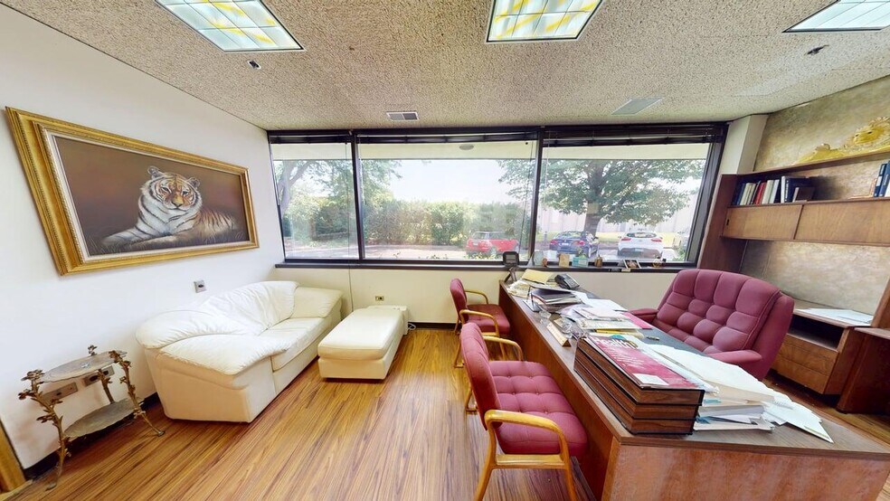 More Photos Of 1425 N McLean Blvd, Elgin Medical For Sale