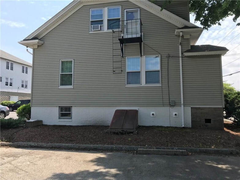 More Photos Of 380 Taunton Ave, East Providence Restaurant For Sale