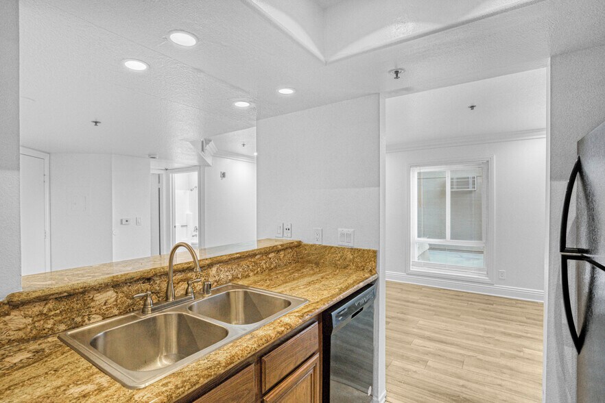 More Photos Of 511 S Carondelet St, Los Angeles Apartments For Sale