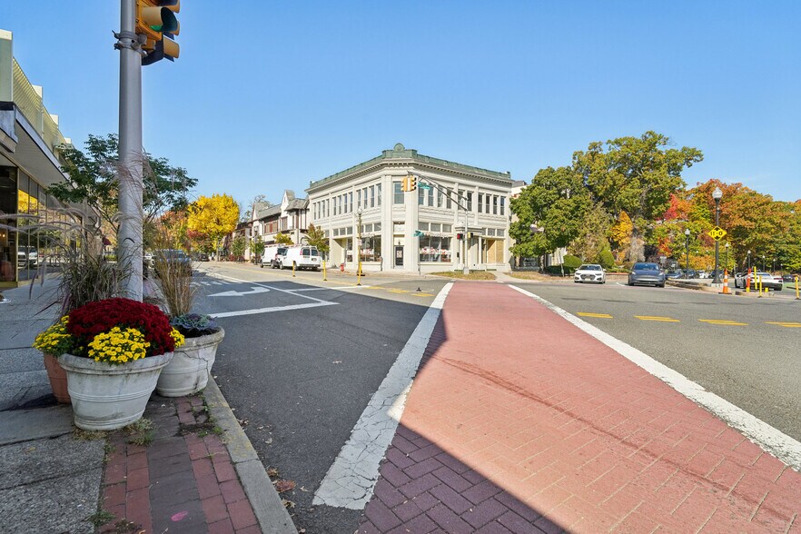 More Photos Of 2-4 Garber Sq, Ridgewood Restaurant For Sale