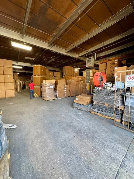 More Photos Of 1034 Linwood St, Brooklyn Warehouse For Lease