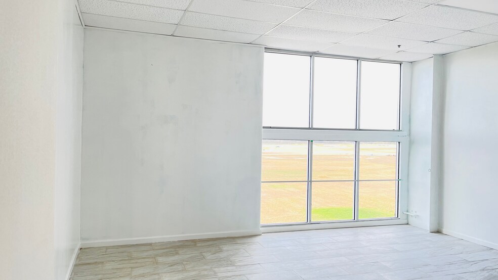 More Photos Of 6140 N Sam Houston Pky W, Houston Office For Lease