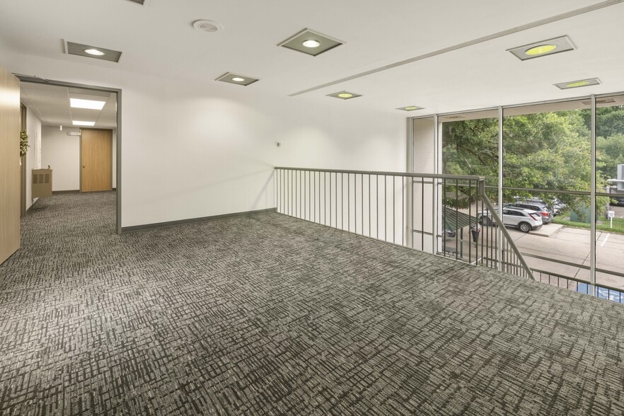More Photos Of 315 S College Rd, Lafayette Medical For Lease