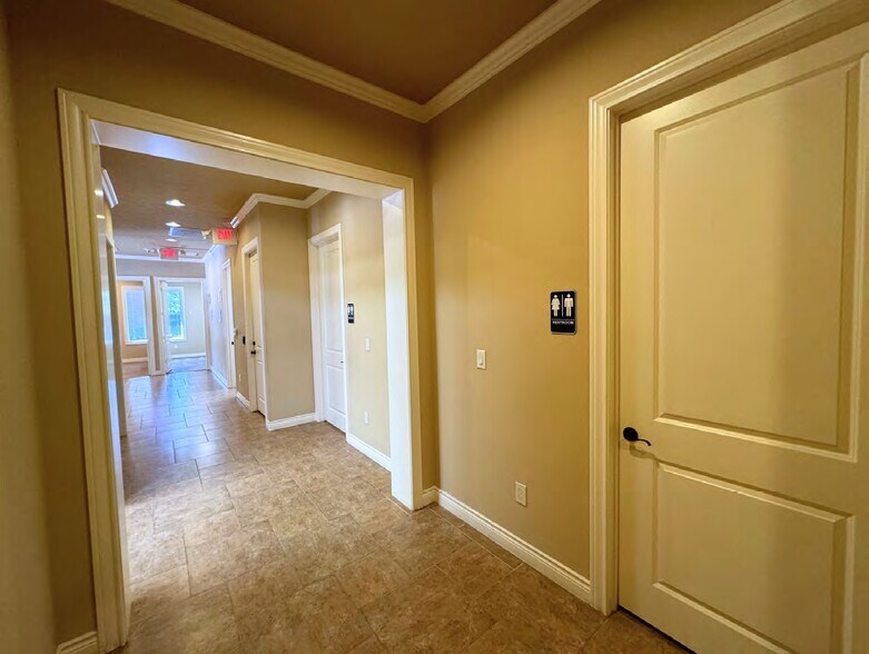 More Photos Of 16510 Avenplace Rd, Tomball Office For Lease