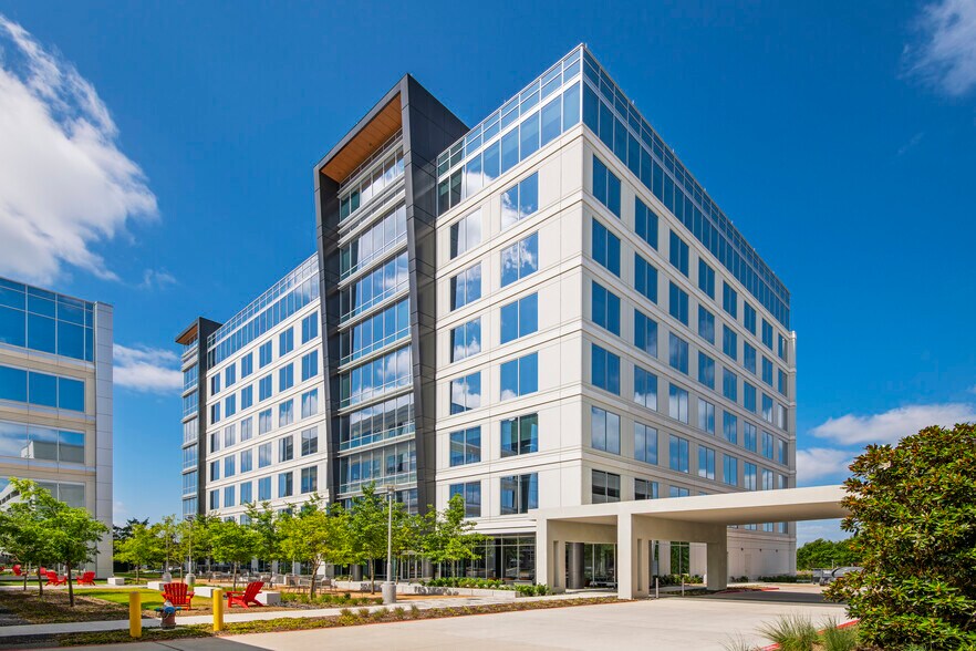 More Photos Of 950 W Bethany Dr, Allen Office For Lease