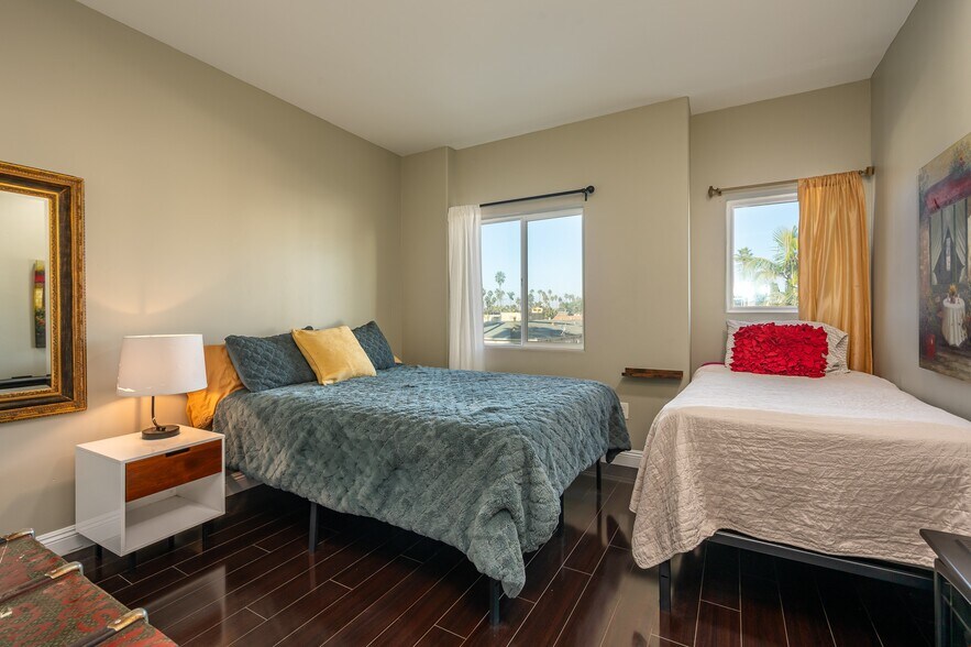 More Photos Of 4741 Point Loma Ave, San Diego Storefront Retail Residential For Sale