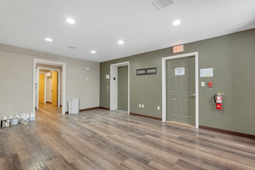 More Photos Of 1 Mound Ct, Merrimack Medical For Sale