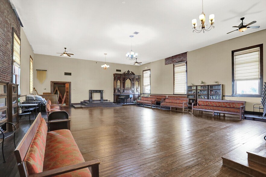 More Photos Of 111 S Walnut St, Edinburgh Theater Concert Hall For Sale