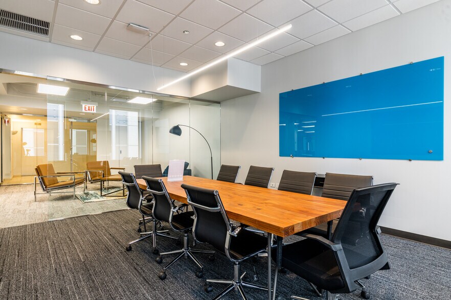 More Photos Of 211 W Wacker Dr, Chicago Office For Lease