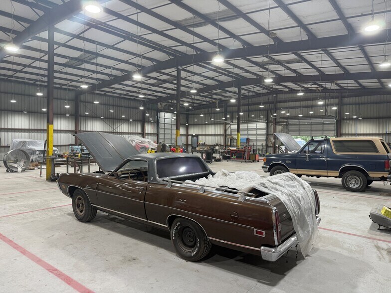 More Photos Of 2320 Air Park Rd, Charleston Warehouse For Lease