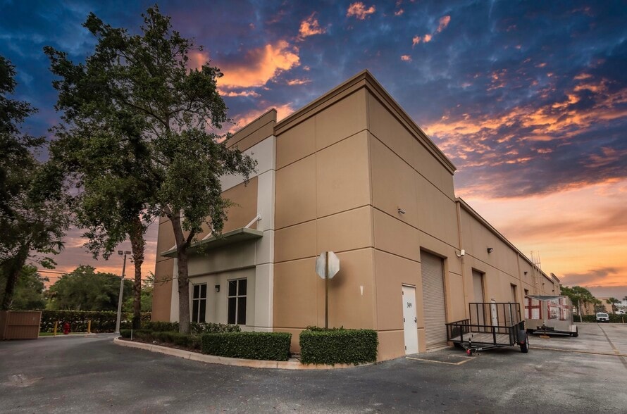 More Photos Of 999 Stinson Way, West Palm Beach Warehouse For Lease