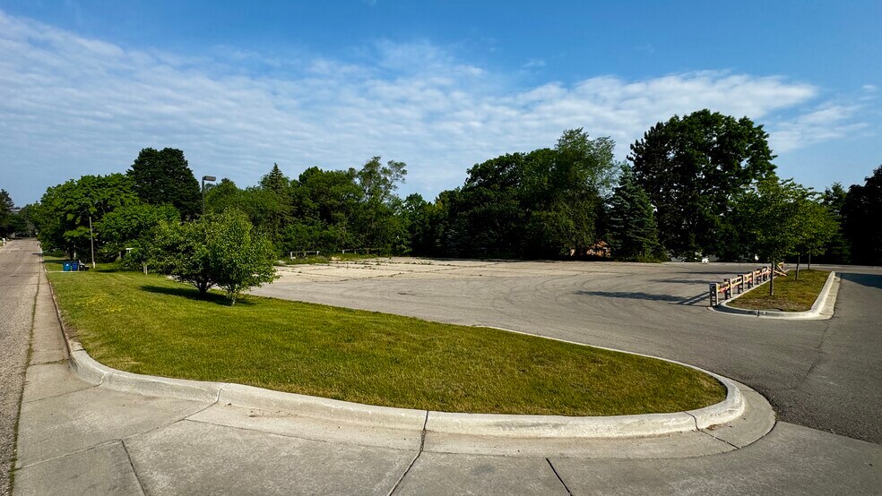 More Photos Of 208 Robertson St, Cadillac Land For Sale