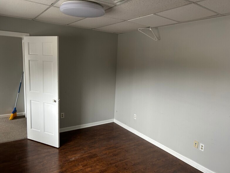 More Photos Of 4115 1st Ave, Nitro Medical For Lease