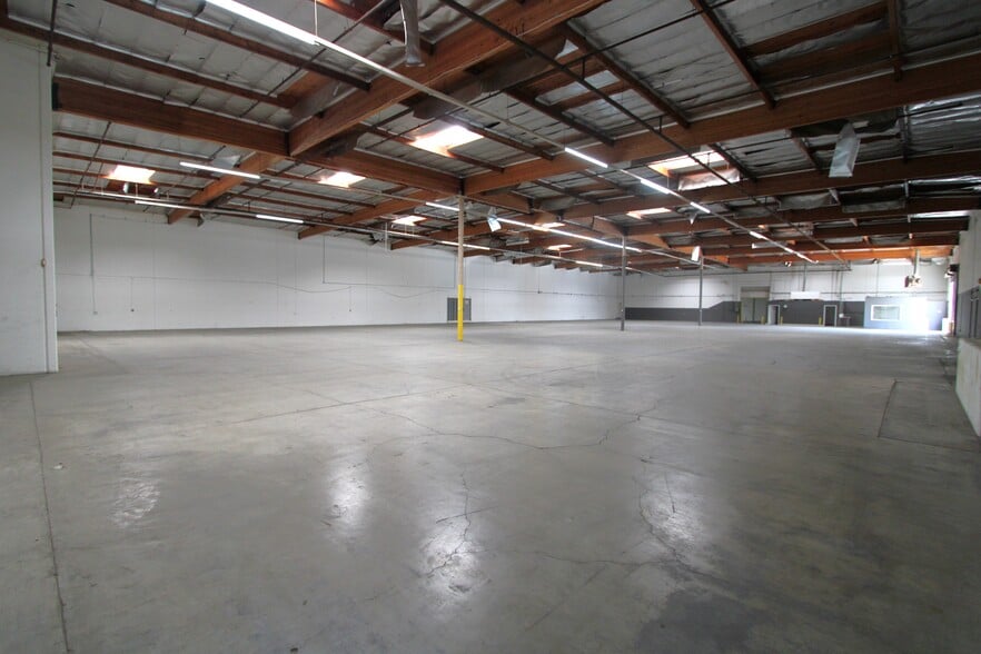 More Photos Of 133 - 135 E Maple Ave, Monrovia Warehouse For Lease