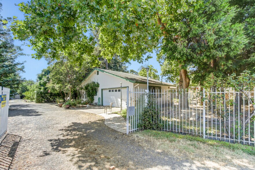 More Photos Of 4833 College Oak Dr, Sacramento Multifamily For Sale