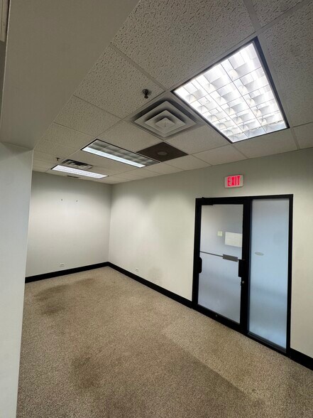 More Photos Of 5008-5018 Fairview Ave, Downers Grove Office For Lease