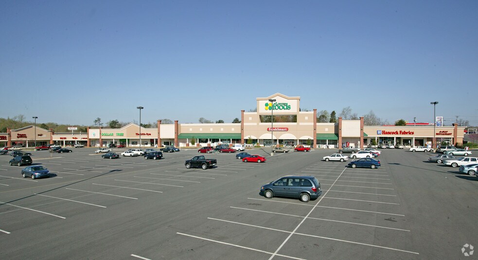 More Photos Of 2802-2894 Reynolda Rd, Winston-Salem Unknown For Lease