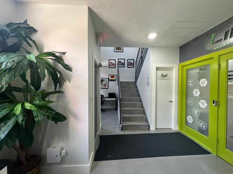 More Photos Of 1918 Harrison St, Hollywood Loft Creative Space For Lease