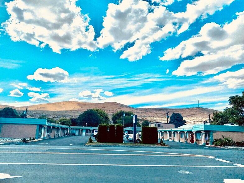 Primary Photo Of 1257 Basin St SW, Ephrata Hotel For Sale