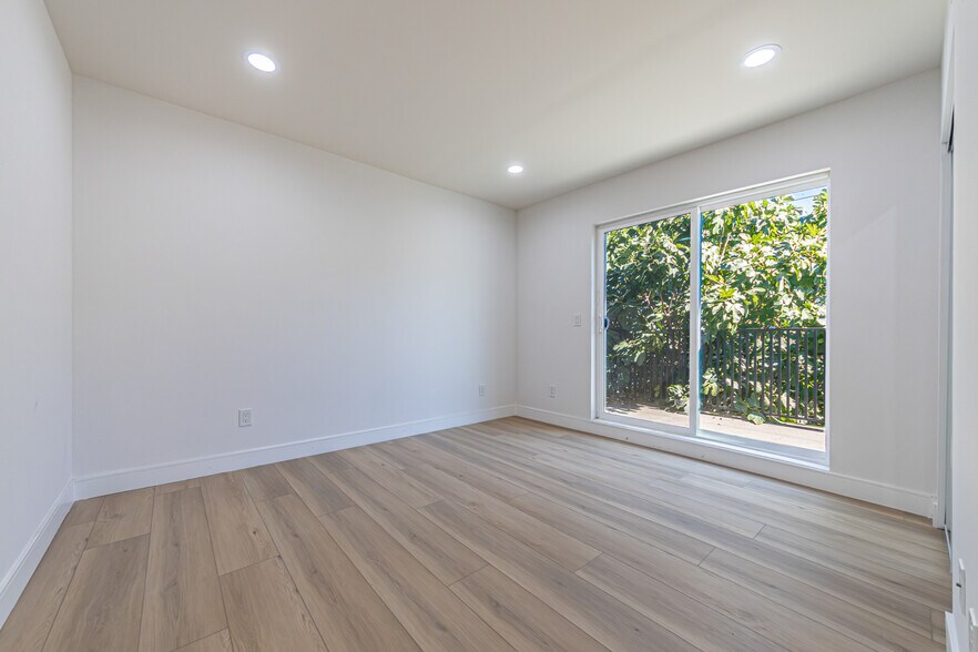 More Photos Of 5436 Romaine St, Los Angeles Apartments For Sale