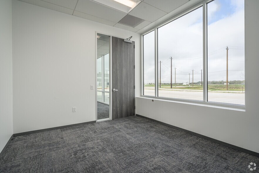 More Photos Of Reed Rd, Houston Unknown For Lease