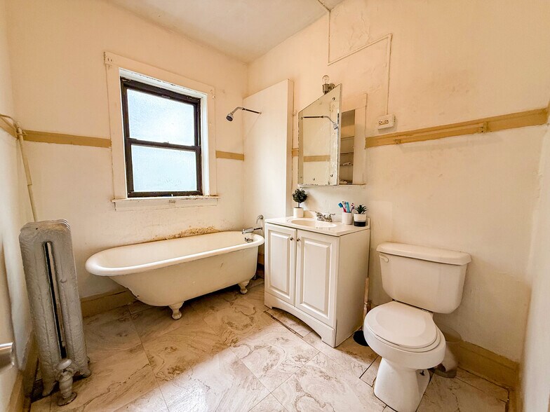 More Photos Of 1901 Garfield, Chicago Apartments For Sale