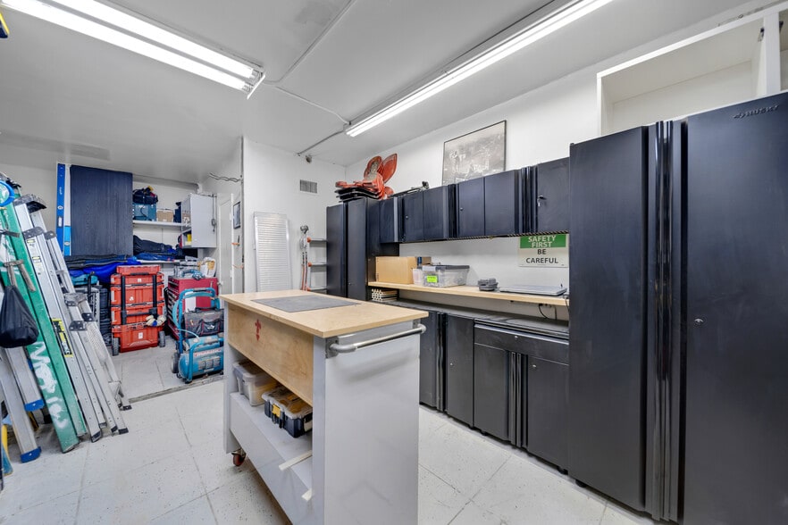 More Photos Of 3141 NW 40th St, Miami Warehouse For Sale