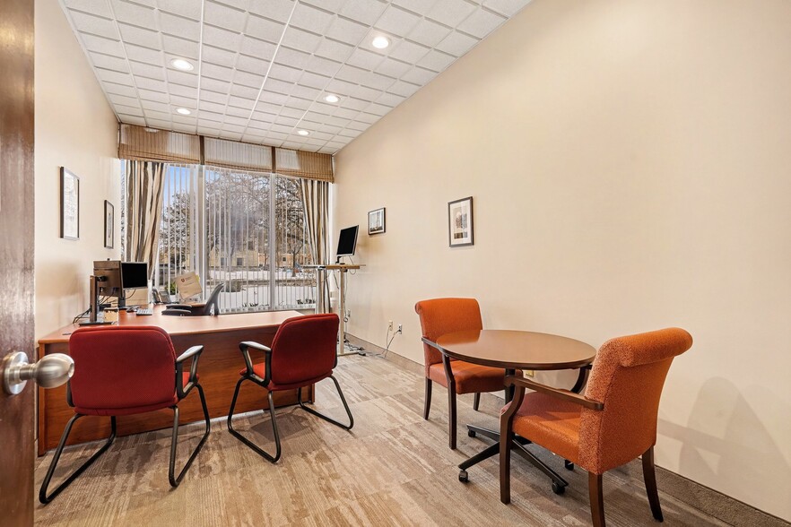 More Photos Of 2450 Park Ave, Minneapolis Office For Sale