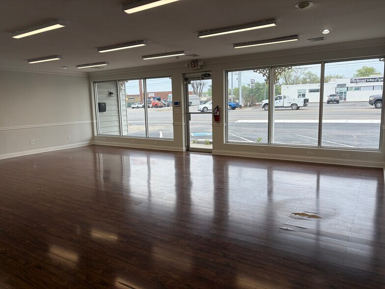 More Photos Of 1161 NW Broad St, Murfreesboro Office For Lease