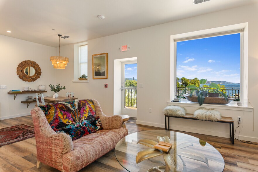 More Photos Of 302 N Main St, Lakeport Storefront For Sale