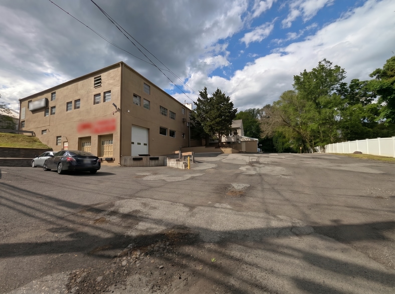 Primary Photo Of 103-105 Pleasant Ave, Upper Saddle River Warehouse For Lease