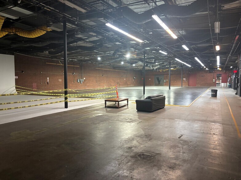 More Photos Of 157-159 W Providencia Ave, Burbank Warehouse For Lease