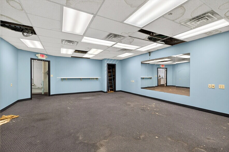 More Photos Of 4127-4141 Mayfield Rd, South Euclid Office For Sale