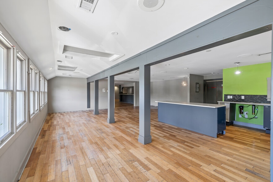 More Photos Of 1001 Landfall Way, Johns Island Storefront Retail Office For Sale